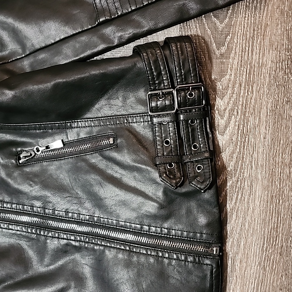 ❄️ LingLuoFang vegan Leather motorcycle Jacket ❄️ - Picture 2 of 7